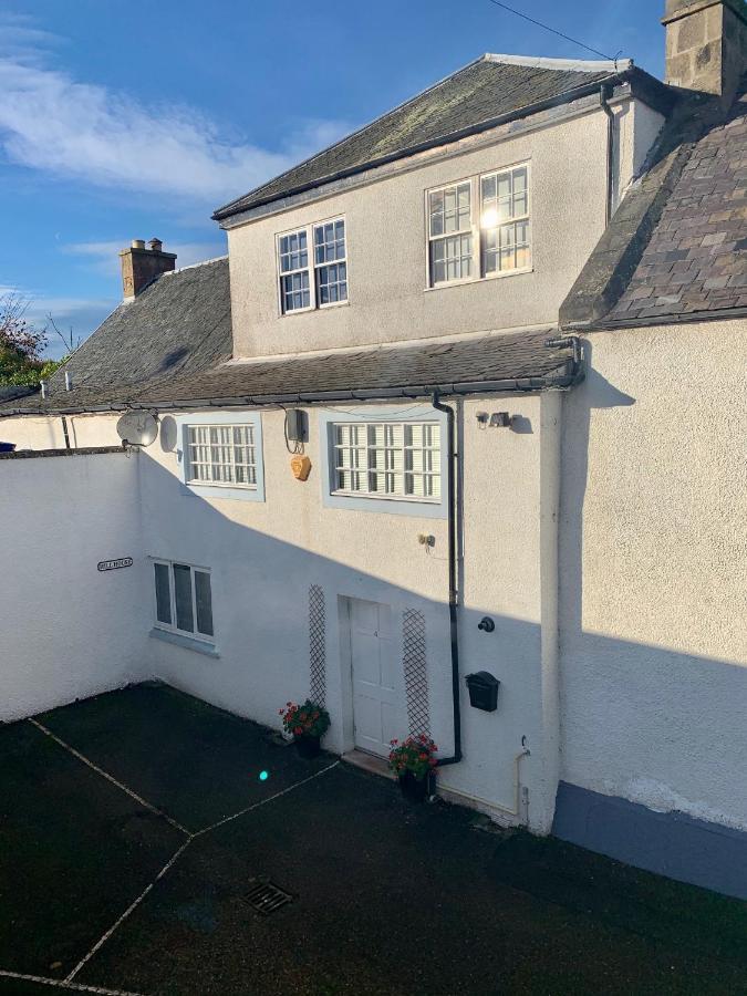 Hill House - Mews Town House, In A Quiet Private Close, In The City Centre Of Inverness. Экстерьер фото